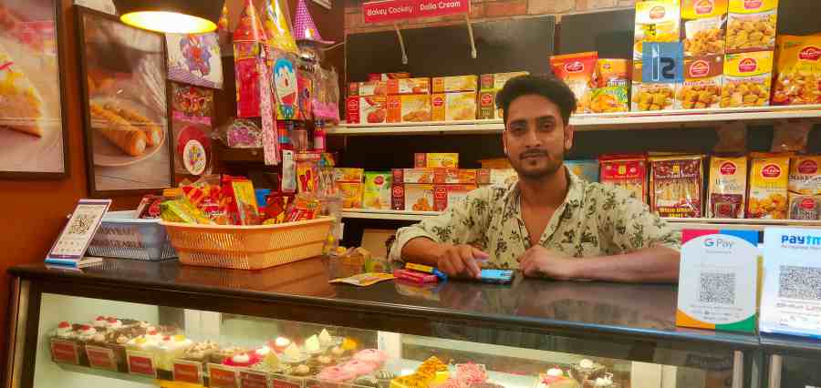 Md. Israphil Ansari[best cake shop, Never give up, small-scale business, professional life, Dedication, Motivation, Inspiration]